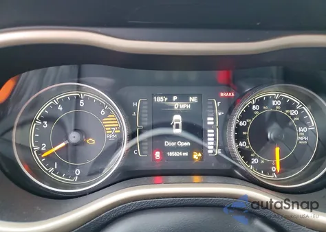 2018 Jeep Cherokee Latitude z USA, uszkodzony, nr VIN 1C4PJLCB8JD542919